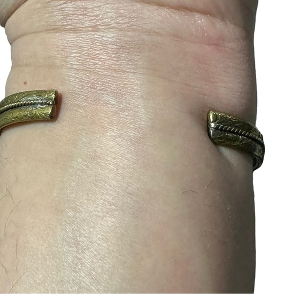 Vtg Brass & 23.4mm Native American Royston Turquoise Teardrop Cuff Bracelet 7” - Picture 12 of 15